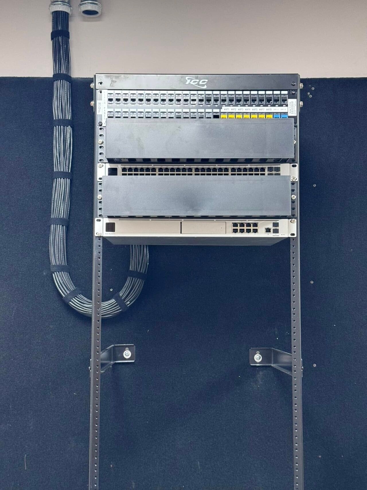 T&M DataCom — patch panel and network rack